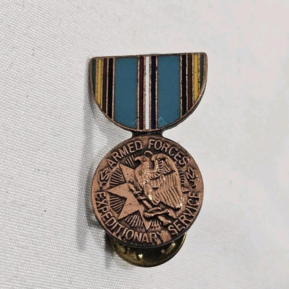 Vintage US Military Armed Forces Expeditionary Services Commemorative Award Pin
